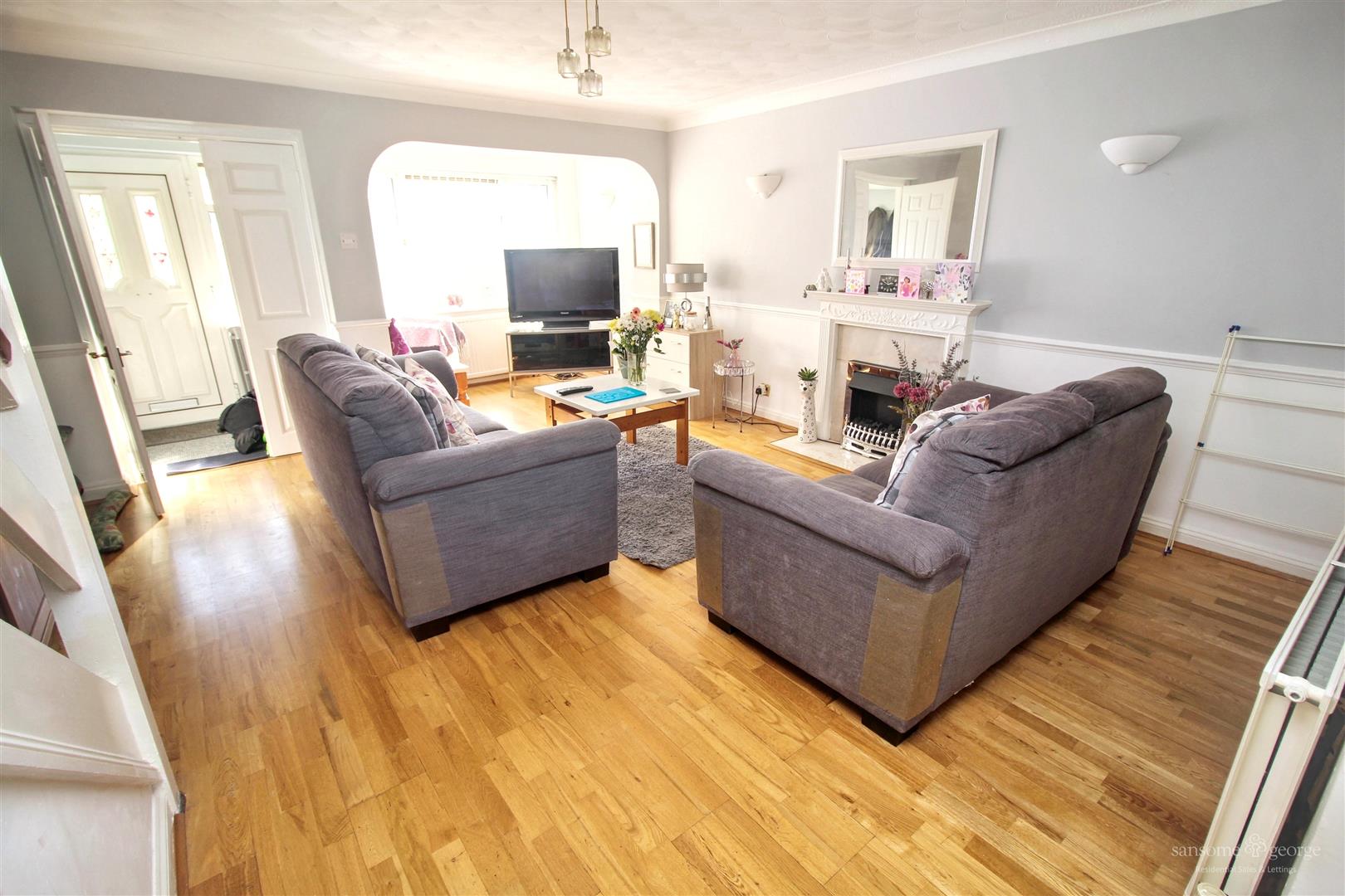 3 bed property in Bromley Walk, Reading